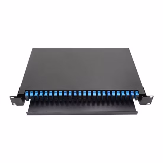 Pannello di permutazione scorrevole in fibra ottica montato su rack 19".